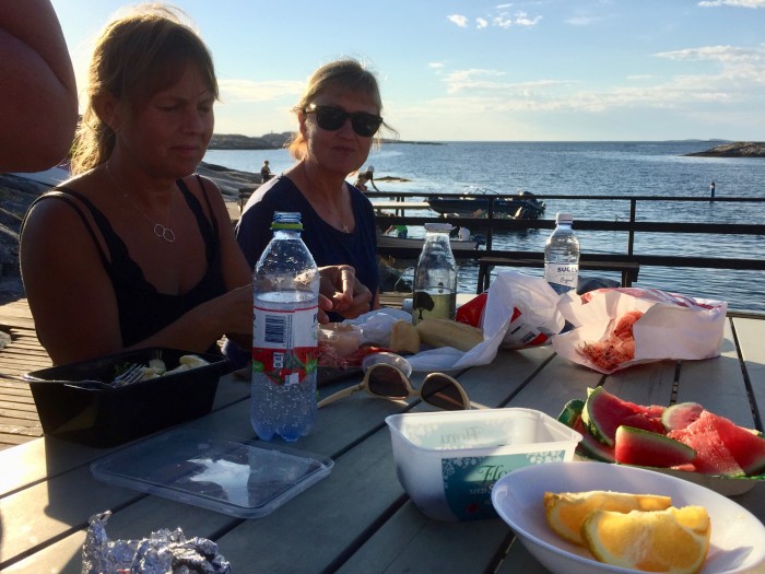 6. Kvällsmat på bryggan Makrillviken